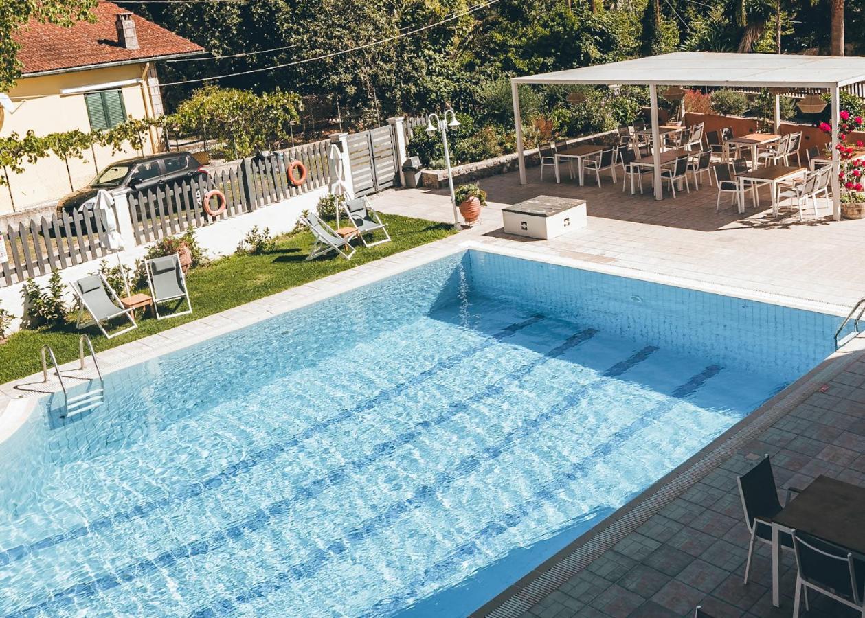Dominoes Corfu Aparthotel Ypsos Exterior photo