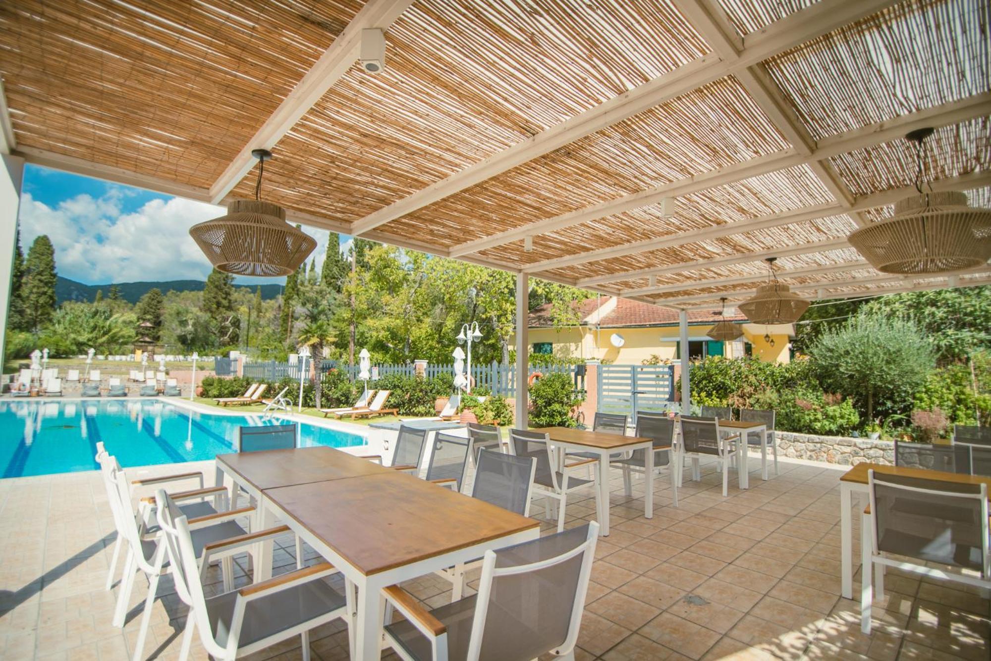 Dominoes Corfu Aparthotel Ypsos Exterior photo