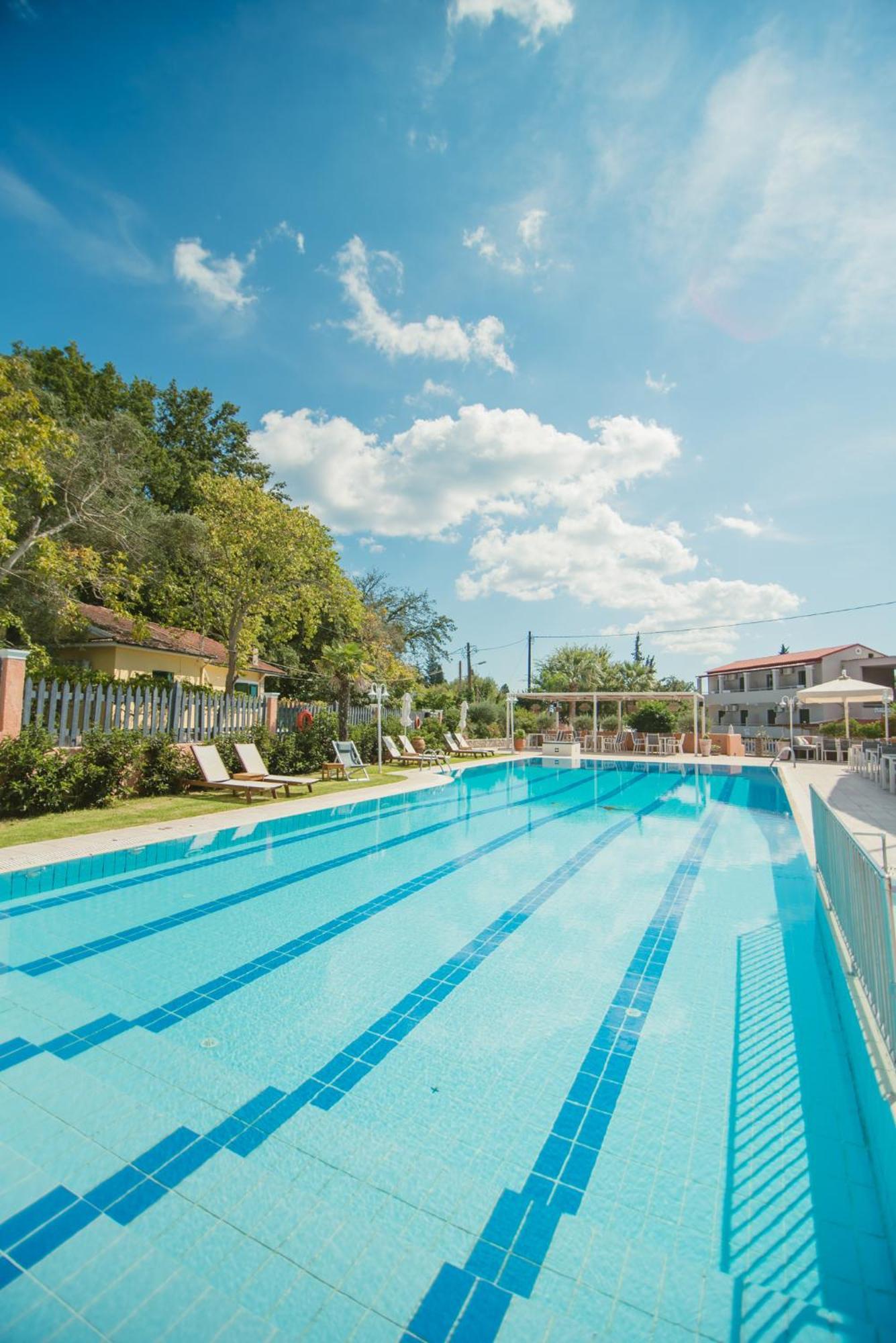 Dominoes Corfu Aparthotel Ypsos Exterior photo