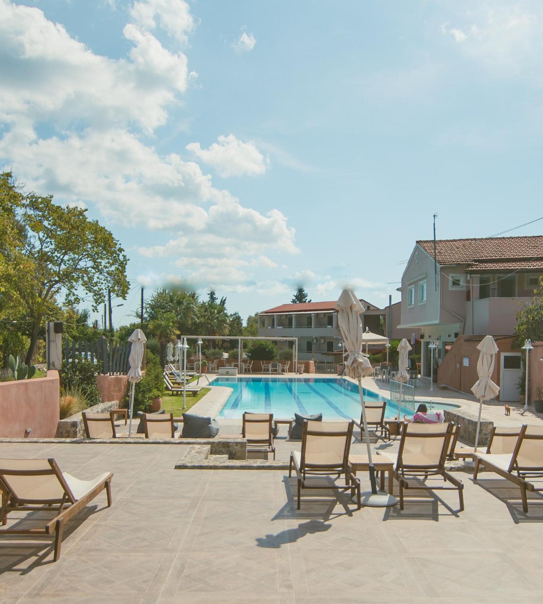 Dominoes Corfu Aparthotel Ypsos Exterior photo