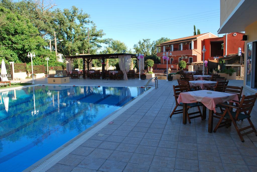 Dominoes Corfu Aparthotel Ypsos Exterior photo